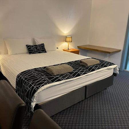 แบร์นสเดล แคนซัส ซิตี้ โมเทล Motel ภายนอก รูปภาพ