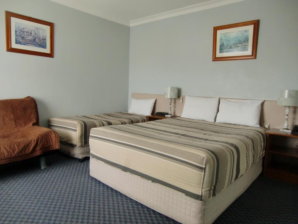 แบร์นสเดล แคนซัส ซิตี้ โมเทล Motel ภายนอก รูปภาพ
